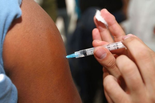 vacinacao_adulto_foto-divulgacao-599x400 Paraíba realiza 'dia D' de multivacinação com 727 pontos de vacinação