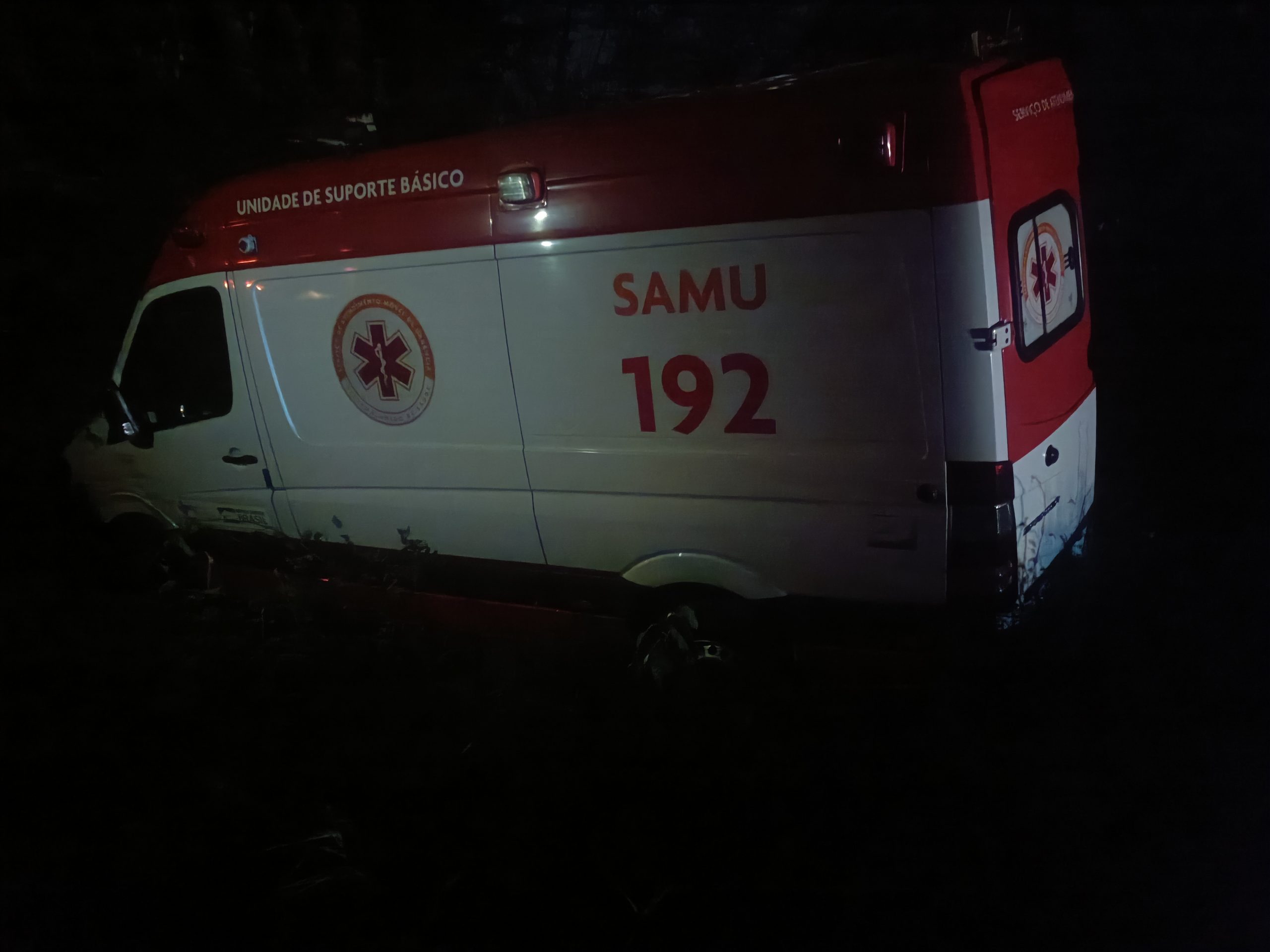 IMG_20230802_215910-scaled Ambulância do Samu de Monteiro sai da pista, após colisão com Caminhão Boiadeiro na BR-412.