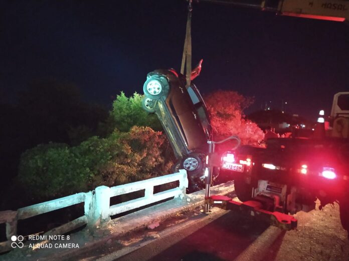 acidente-carro-ponte Motorista morre e mulher fica gravemente ferida em atropelamento na Paraíba
