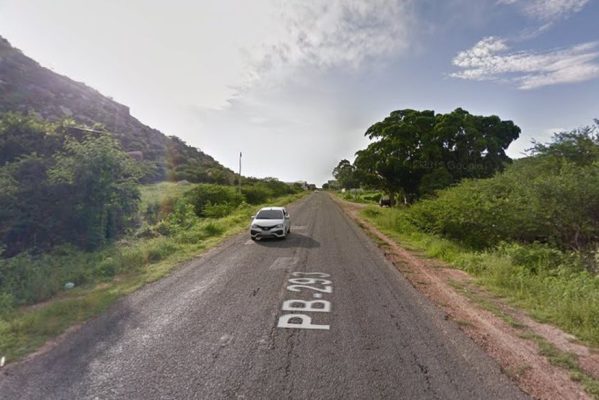 brejo_do_cruz_acidente____foto_street_view-599x400 Mulher morre após perder controle de moto e bater em árvore em rodovia do Sertão paraibano
