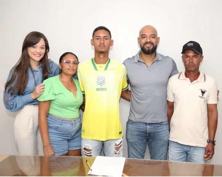 mikael-camalau Destaque do futebol de Camalaú está de malas prontas para o Atlético Mineiro