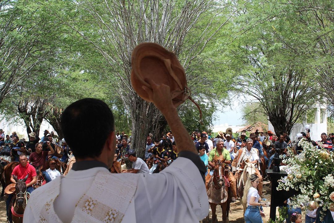 2074671788 Em Monteiro: Paróquia Nossa Senhora das Dores realiza missa do Vaqueiro