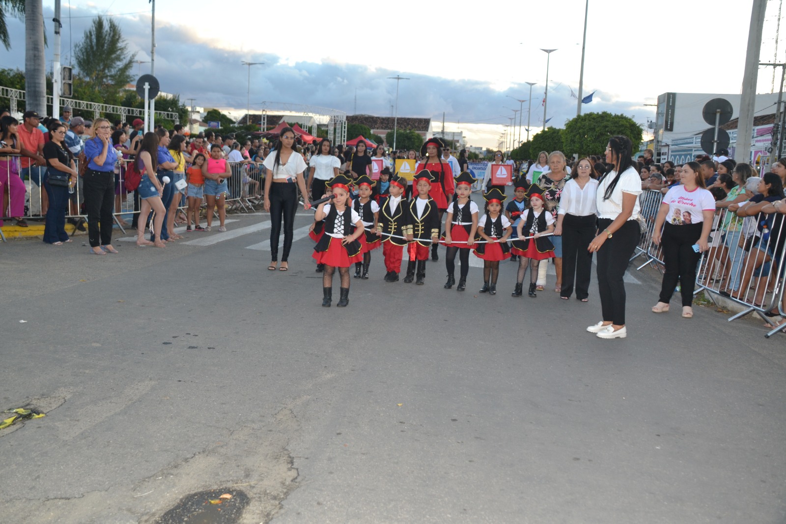 Desfiles-Civicos-em-Monteiro-acontecem-com-grande-presenca-de-publico-e-autoridades-6 Desfiles Cívicos em Monteiro acontecem com grande presença de público e autoridades