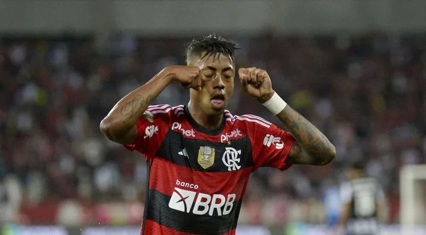 GettyImages-1641257866-e1693707188948 Flamengo vence Botafogo com golaço de Bruno Henrique em Nilton Santos lotado