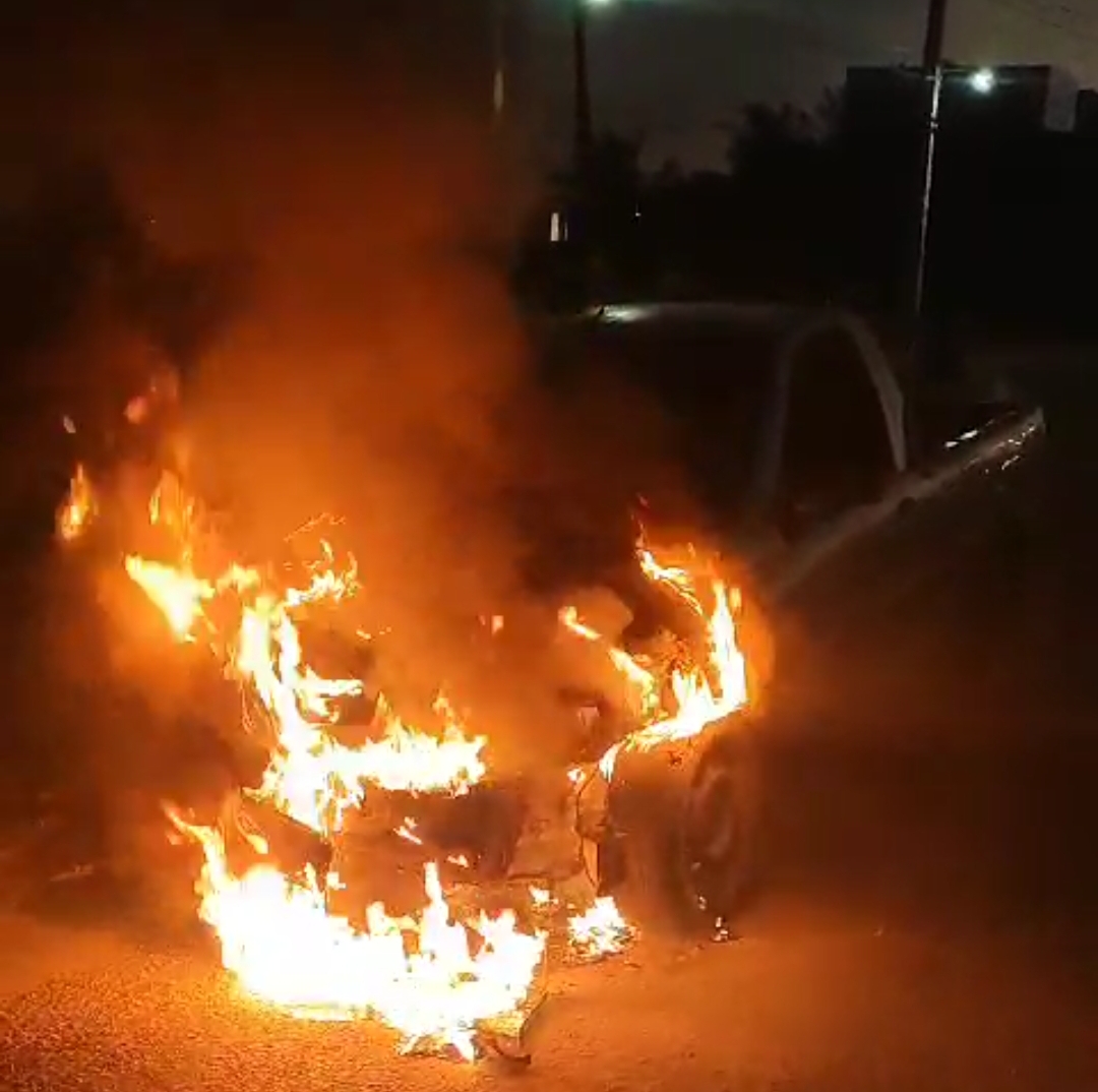Screenshot_2023-09-23-06-46-44-774_com.whatsapp-edit Carro pega fogo e fica completamente destruído na BR-412 em Monteiro