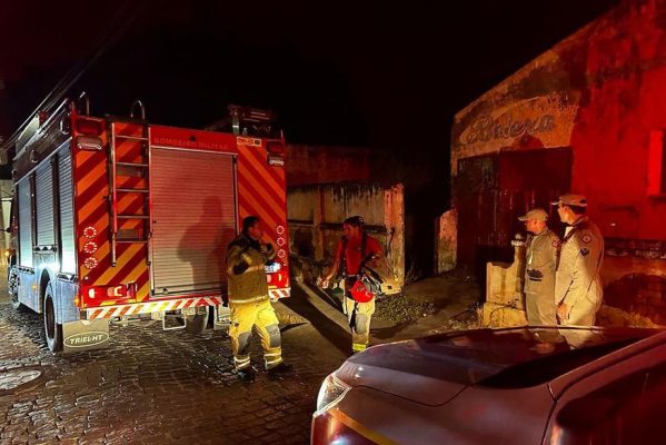 incendiopombal-599x400 Incêndio em residência causa susto em moradores, no Sertão do estado