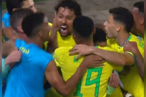 jogobrasilxperu-599x400 Brasil vence Peru com gol no fim e lidera as eliminatórias da copa