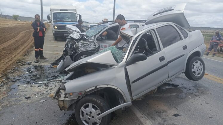 WhatsApp-Image-2023-10-09-at-11.30.13-747x420-1 Três pessoas morrem e uma fica ferida após colisão na BR-230 em Pocinhos/PB