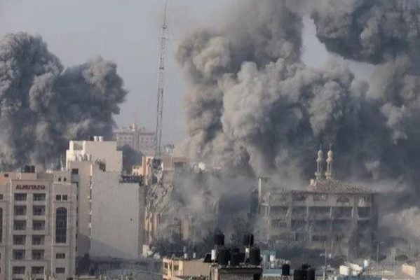 bombardeiofototwitter-599x400 Guerra: bombardeios interrompem entrega de ajuda humanitária na Faixa de Gaza