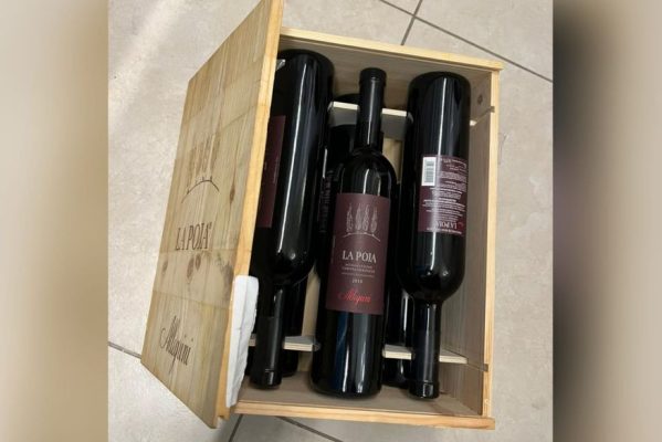caixadevinhopeegidio-599x400 Caixas com garrafas de vinho avaliadas em mais de R$ 1.600 são apreendidas em endereços do Padre Egídio, em João Pessoa