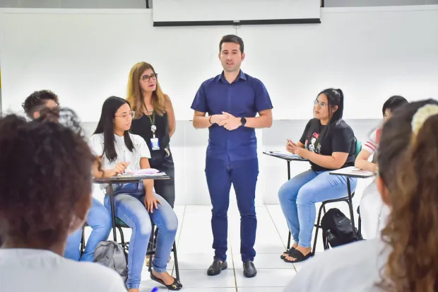 michel-henrique Deputado Michel Henrique propõe isenção de ICMS para professores na aquisição de notebooks e smartphones, na Paraíba