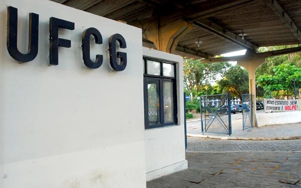 ufcg UFCG publica edital de concurso com 99 vagas e salário de até R$ 10,7 mil