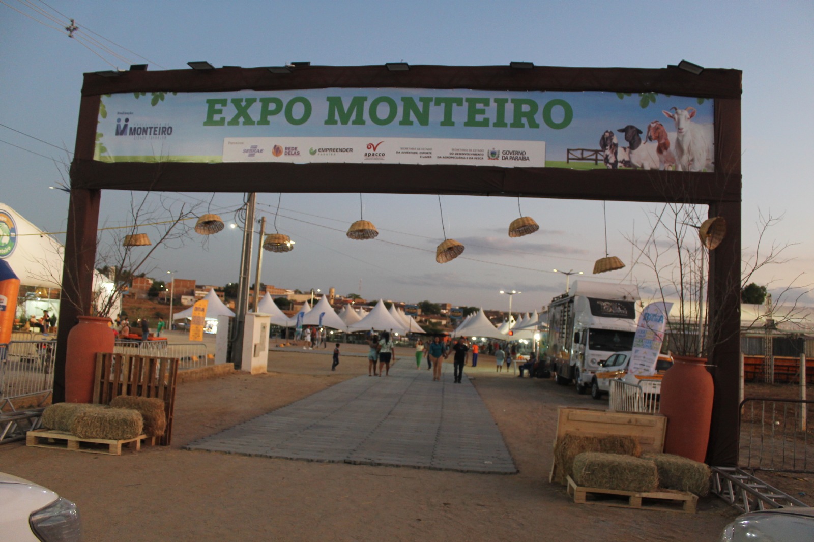 IMG-20231110-WA0690 Expo Monteiro: Primeiro dia de programação do evento recebeu visitantes de toda região