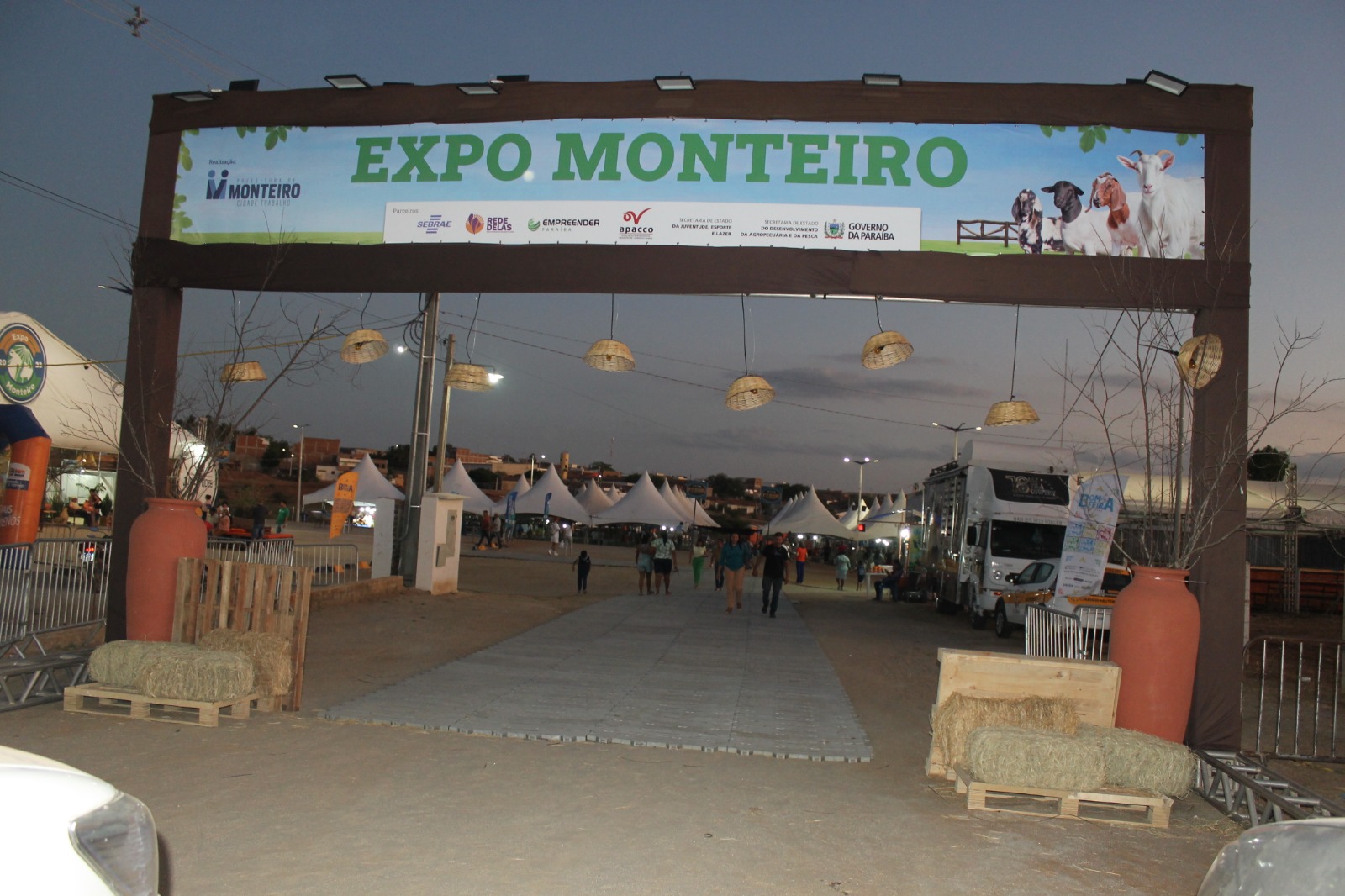IMG-20231110-WA0707 Expo Monteiro: Primeiro dia de programação do evento recebeu visitantes de toda região