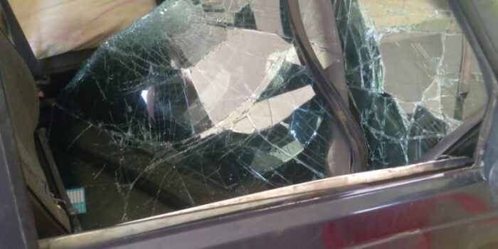 WhatsApp-Image-2023-11-19-at-13.57.38-2-800x400-2-700x350 Ataque de fúria: homem quebra vidros do veículo de “Véi do carro de som” em Monteiro