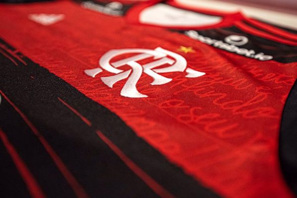 camisa-flamengo-1-599x400 Flamengo bate R$ 1 bilhão de receita antes do último trimestre
