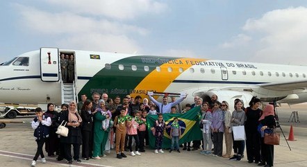 fa0d13af50392a103e6acf4bd0f64e3a Voo com brasileiros que estavam em Gaza deixa o Egito com destino ao Brasil