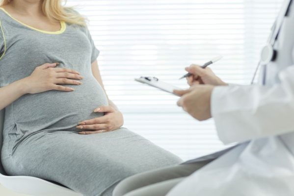 gravida_consulta-599x400 Sancionada lei que garante assistência psicológica a grávidas e mães de recém-nascidos