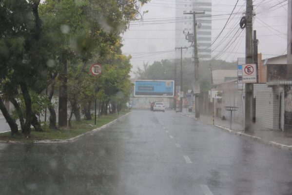 01-chuvas_em_joao_pessoa_walla_santos-599x400 Litoral, Sertão e Alto Sertão da Paraíba devem ter registro de chuvas nesta segunda-feira