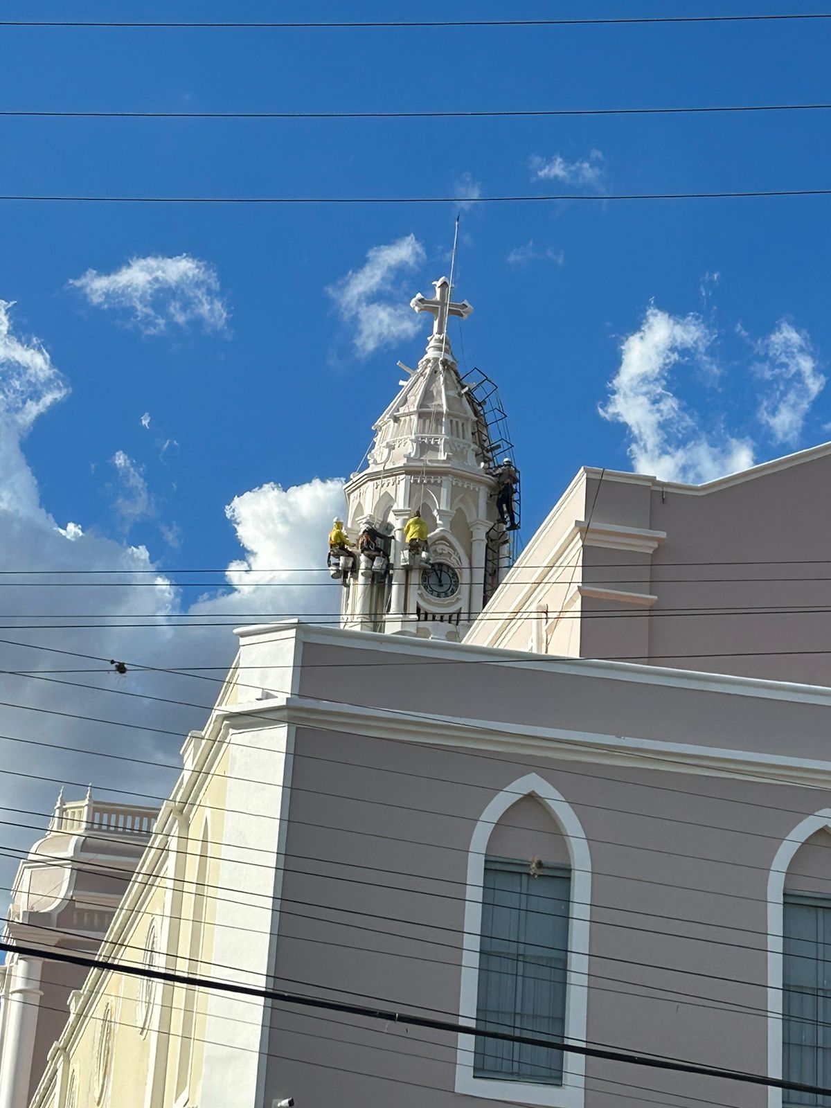 IMG-20231218-WA0457 Revitalização da Igreja Matriz de Nossa Senhora das Dores de Monteiro Renova o Espaço para os Fiéis