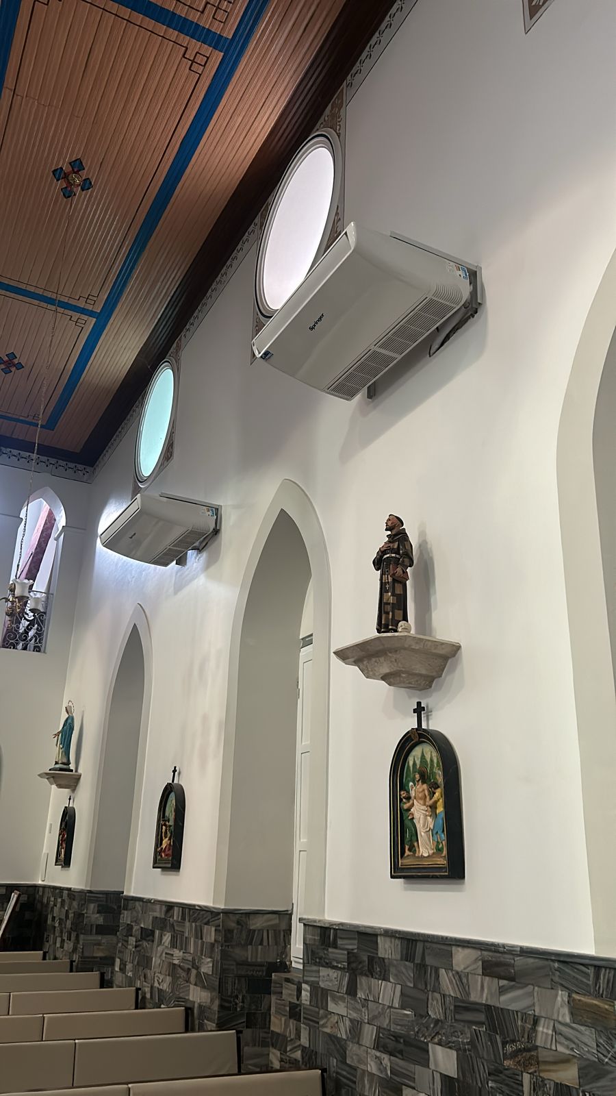 IMG-20231218-WA0465 Revitalização da Igreja Matriz de Nossa Senhora das Dores de Monteiro Renova o Espaço para os Fiéis