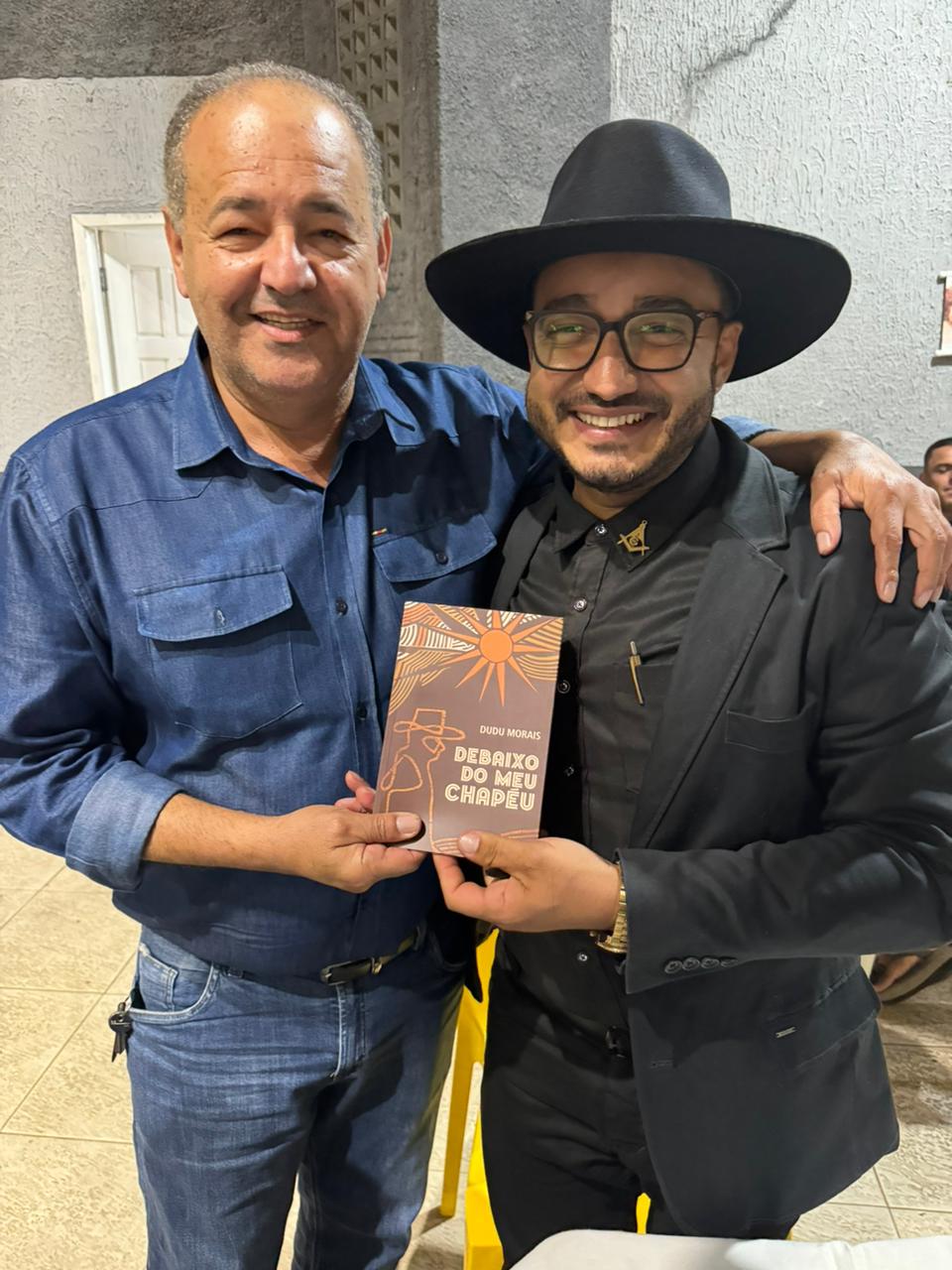 IMG-20231229-WA0314 Poeta e Advogado Dudu Morais lança livro "DEBAIXO DO MEU CHAPÉU" em Monteiro