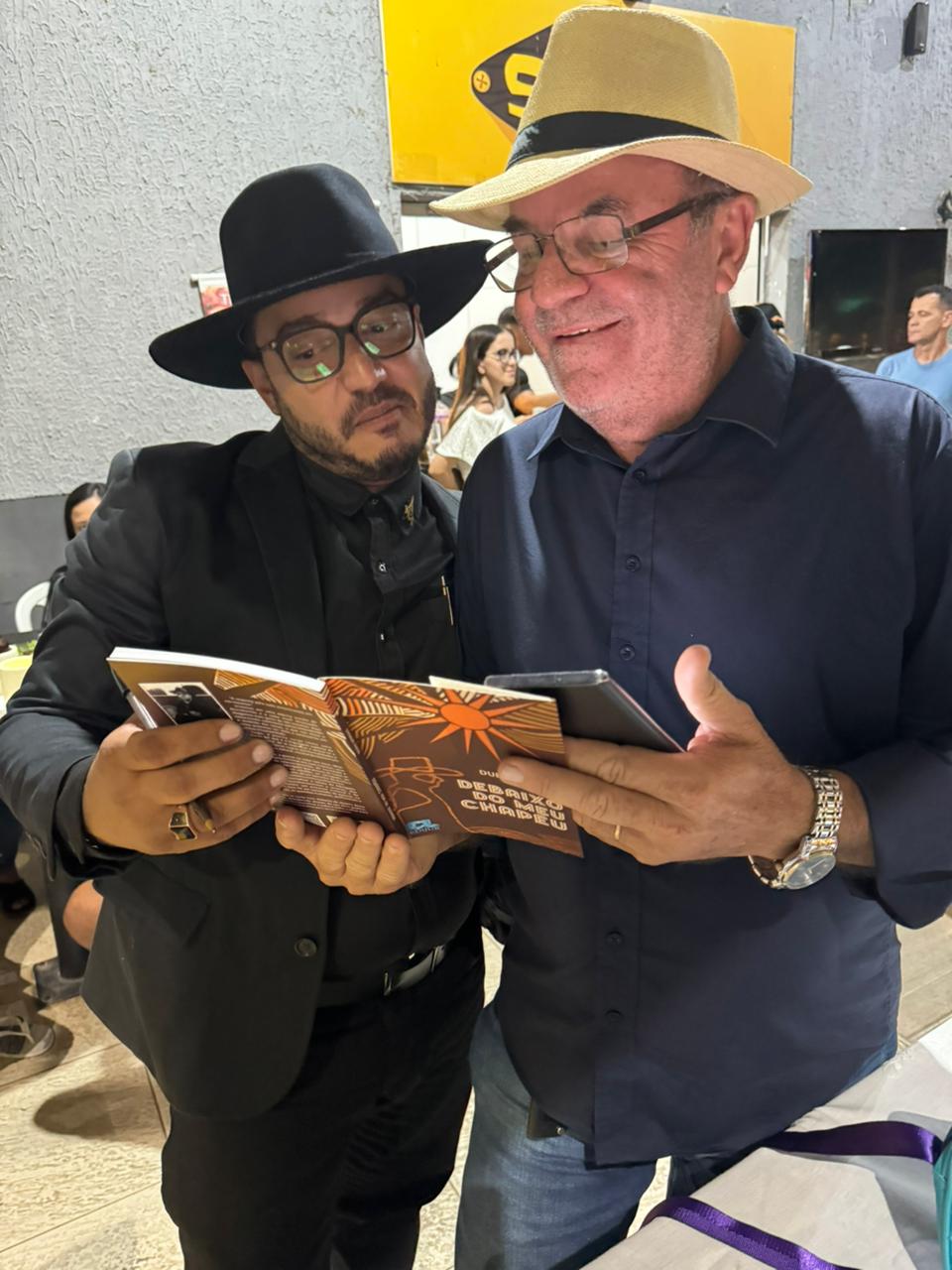 IMG-20231229-WA0315 Poeta e Advogado Dudu Morais lança livro "DEBAIXO DO MEU CHAPÉU" em Monteiro