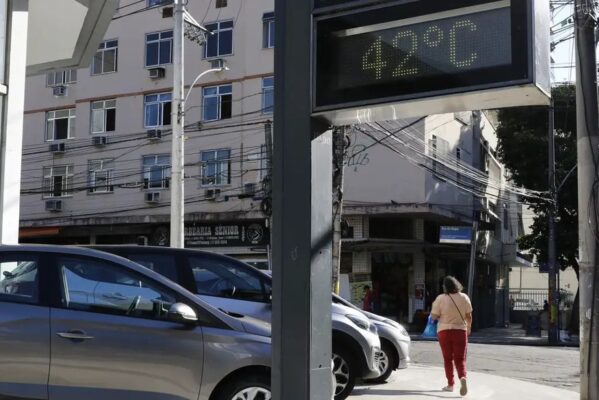 calor_temperatura_foto_fernando_frazao_agencia_brasil-599x400 Nova onda de calor deverá atingir regiões do Brasil nesta semana