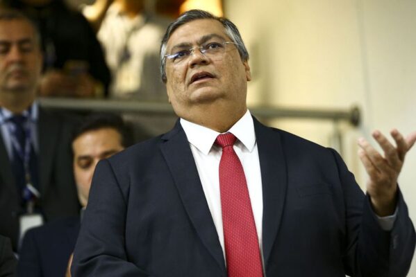 flavio_dino_foto_marcelo_camargo_-_agencia_brasil-599x400 Quatro ministros vão se licenciar do governo para reassumir cadeira no Senado e votar a favor de Dino
