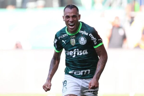 jogadorpalmeiras13ez2023-599x400 Palmeiras vence e coloca mão na taça do Campeonato Brasileiro