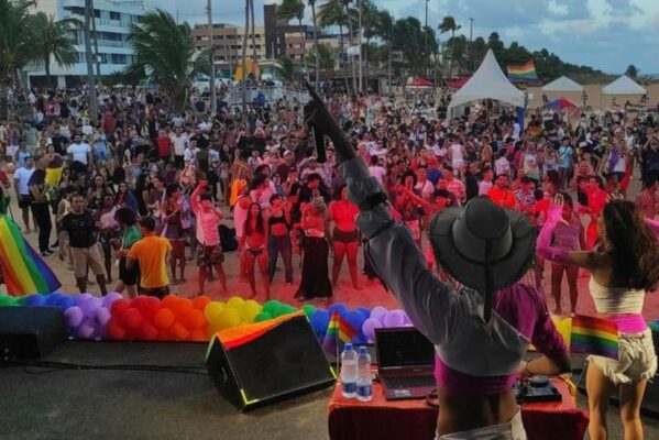 parada_gay_joao_pessoa_1-599x400 Vice-prefeito Leo Bezerra veta Projeto de Lei que proíbe a participação de crianças em Paradas Gays