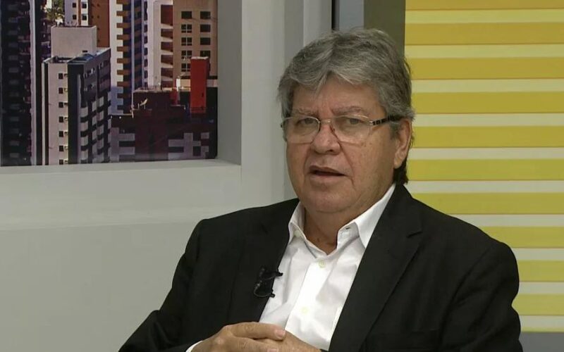 JOAO-AZEVEDO-800x500-1 João detona fala de Queiroga sugerindo mortes por conta das vacinas: “Da boca de um médico, é vergonhoso”