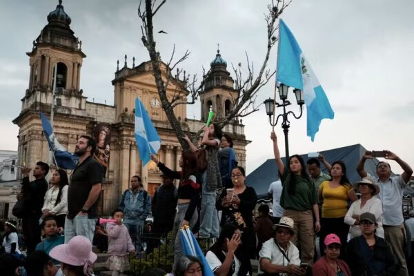 WhatsApp-Image-2024-01-15-at-07.28.26-600x400 Presidente da Guatemala toma posse após horas de atraso e protestos
