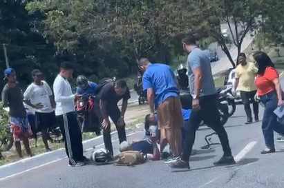 cabo-perna-acidente-1 Policial Militar fica gravemente ferido após acidente de trânsito no bairro José Américo