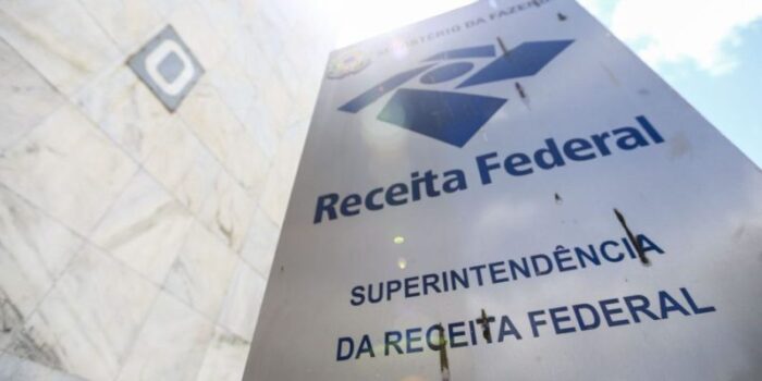 receita-federal-1024x613-1-800x400-1-700x350 Governo suspende isenção fiscal sobre salários de pastores concedido por Bolsonaro