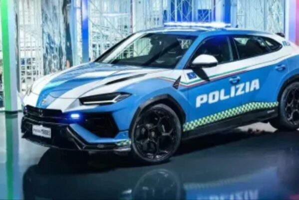 viatura_policia_italia-599x400 Itália: Polícia incrementa frota com SUV de R$ 4,3 milhões da Lamborghini