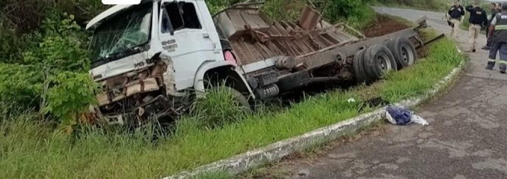 whatsapp_image_2024-01-03_at_091935 Motorista de caminhão com placa de Monteiro bate em viatura da PRF e foge, em Riachão do Bacamarte