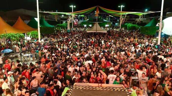 IMG-20240212-WA0163-700x394 Cerca de 15 mil pessoas estiveram presentes na abertura do Tigre Fest em São João do Tigre e prefeito comemora sucesso do evento