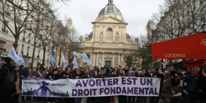 WhatsApp-Image-2024-03-05-at-06.26.55-700x350 França é o primeiro país do mundo a incluir o aborto na Constituição