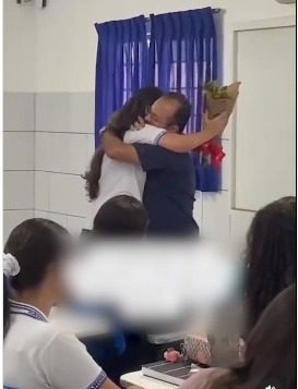 WhatsApp-Image-2024-03-30-at-16.15.13 Estudante ganha buquê de flores do pai após ser traída pelo namorado na Paraíba; veja vídeo