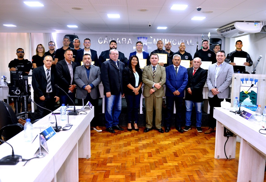 ZA5 Propositura de Farias: Secretários e Policiais Penais recebem Moção de Aplausos da Câmara de Monteiro