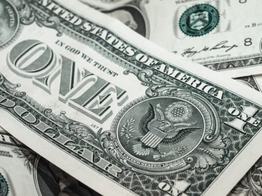 dolar-FOTO-Pixabay-1067x800-1-534x400 Mega Millions: apostador ganha sozinho prêmio de R$ 5,4 bilhões nos Estados Unidos