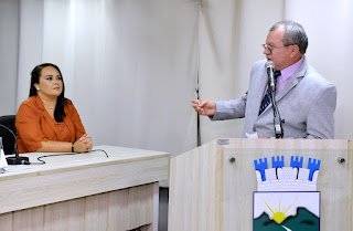 IMG-20240418-WA0690 Câmara de Monteiro concede título de cidadã monteirense à funcionária pública municipal Kaline Torres em sessão prestigiada