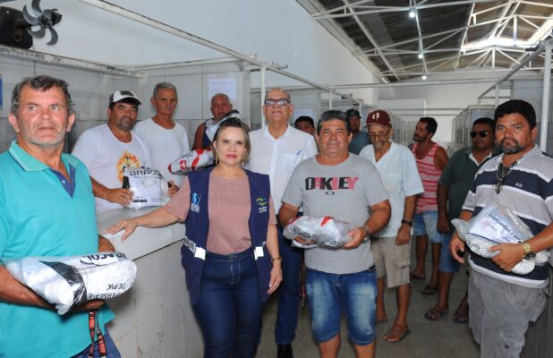 IMG-20240426-WA0008-618x400 Vigilância em Saúde entrega fardamentos e EPI 's para açougueiros no Açougue Público de Monteiro