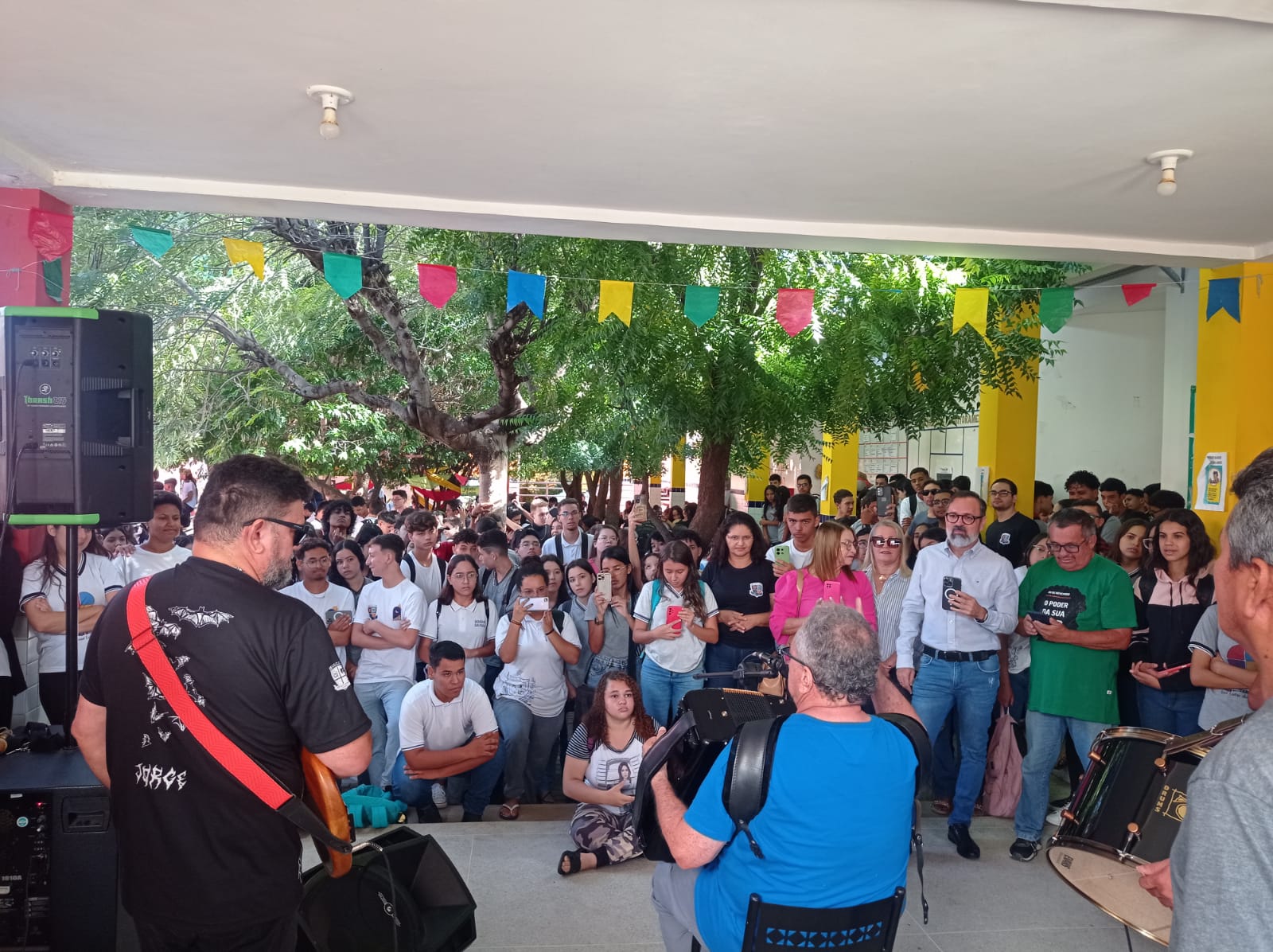 IMG-20240426-WA0184 Flávio José Inspira e Emociona Estudantes na ECIT José Leite de Souza durante Homenagem Emocionante em Monteiro