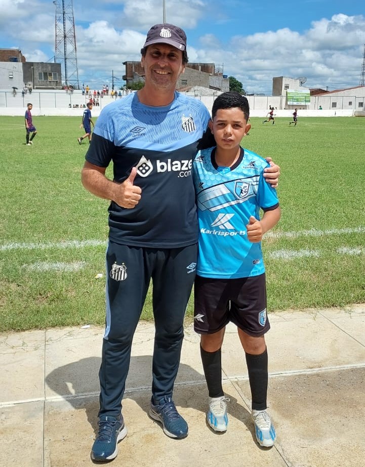 Seletiva-8 Após seletiva realizada no Feitosão, jovens atletas de Monteiro embarcam para o Santos FC e outros clubes profissionais