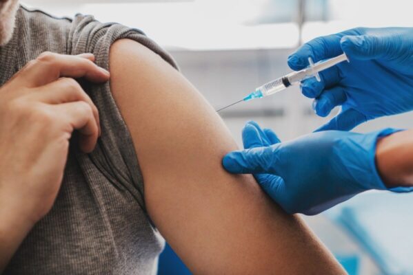 Vacina-dengue-Hilab-1-1-1197x800-1-599x400 Nova vacina contra a covid-19 deve começar a ser aplicada no Brasil em 15 dias