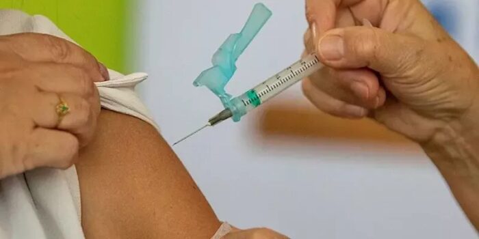 WhatsApp-Image-2024-04-01-at-07.17.19-700x350 11% dos brasileiros acreditam que vacinas são usadas para implantar chips nas pessoas