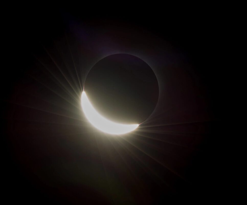 WhatsApp-Image-2024-04-08-at-07.06.43-966x800-1 Eclipse total acontece hoje em vários lugares no mundo; saiba como acompanhar da Paraíba