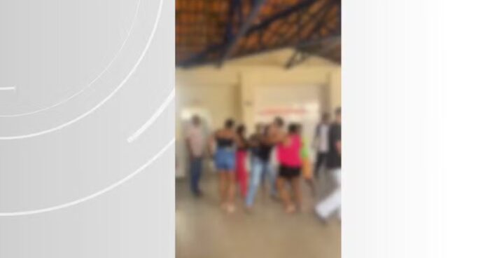 WhatsApp-Image-2024-04-12-at-06.56.54-700x368 Adolescente é espancada por colegas de aula e parentes vão em escola bater nas agressoras, diz polícia; VÍDEO